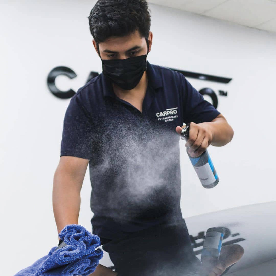 CARPRO Eraser Polish & Oil Remover - Ceramic Coating Prep, Complete Removal of Polishing Oils for Application of CQUARTZ Ceramic Coat, Anti-Static, Dust Free, No Silicone - 1 Liter (34oz) and Sprayer